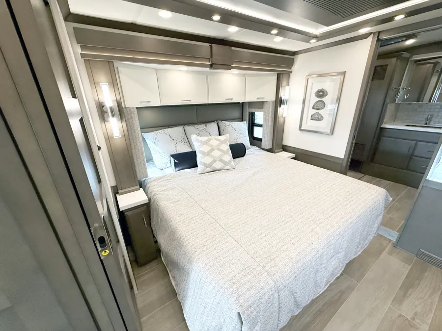 2026 Newmar Mountain Aire 4118 | Photo 5 of 5