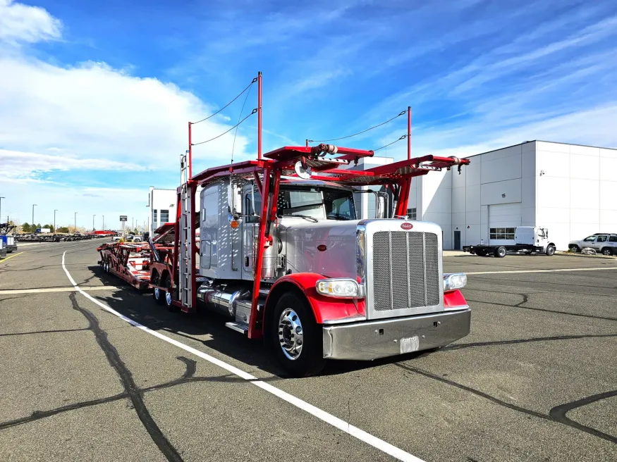 2020 Peterbilt 389 | Photo 3 of 35