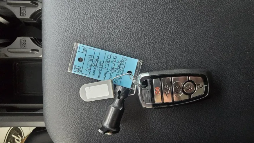 2026 Ford Super Duty F-250 | Photo 33 of 39