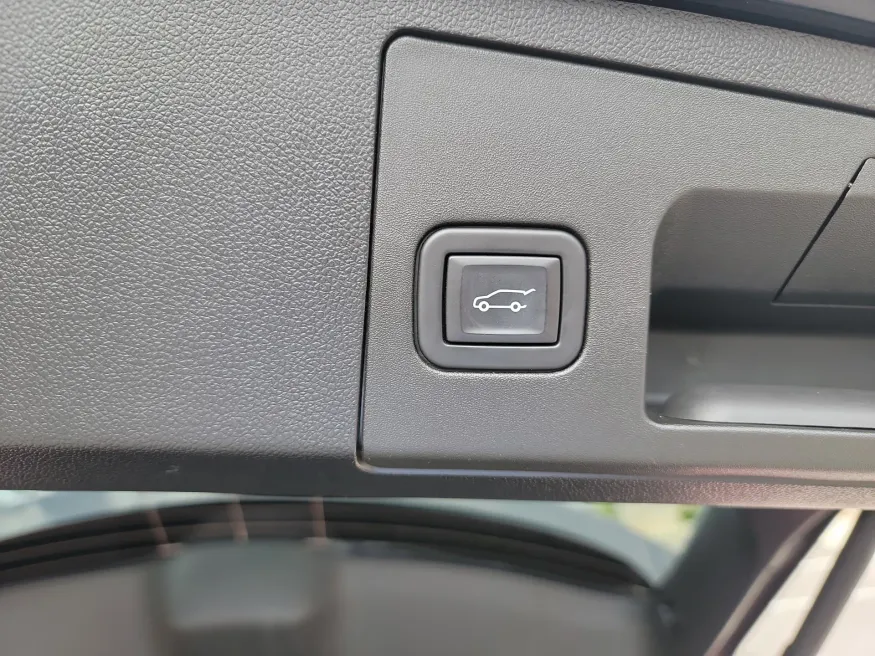 2024 Cadillac XT4 AWD Premium Luxury | Photo 5 of 19