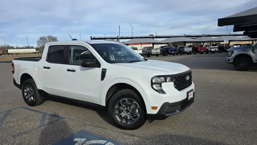 2026 Ford Maverick | Photo 4 of 36