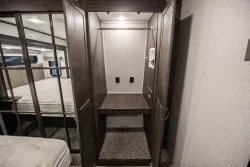 2022 Coachmen Brookstone 398MBL | Thumbnail Photo 26 of 27
