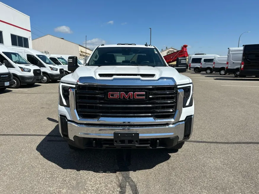 2025 GMC Sierra 3500HD Pro | Photo 6 of 16