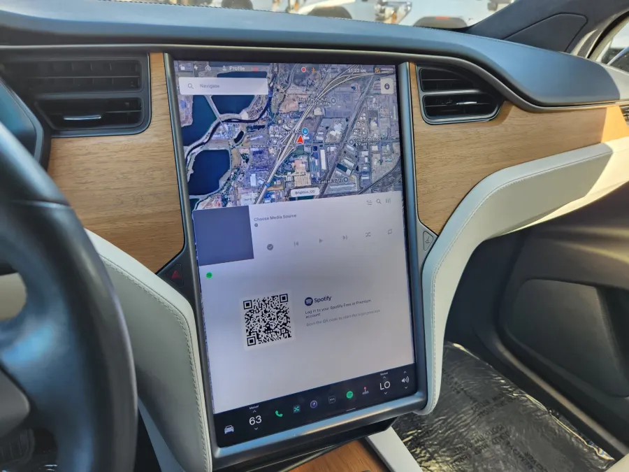 2021 Tesla Model X | Photo 26 of 31