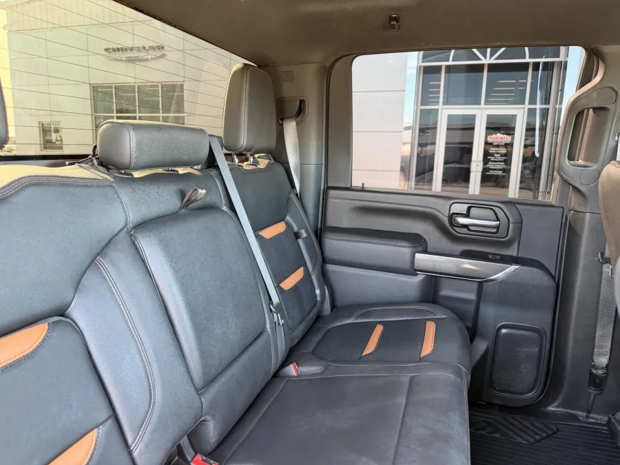 2022 GMC Sierra 2500HD AT4 | Photo 11 of 23