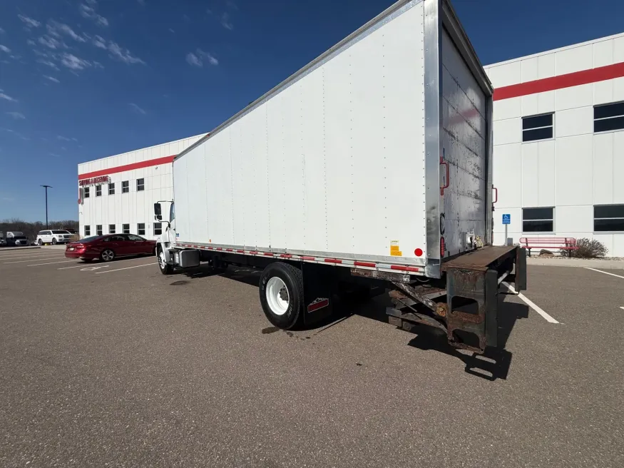 2016 Hino 268 | Photo 11 of 11