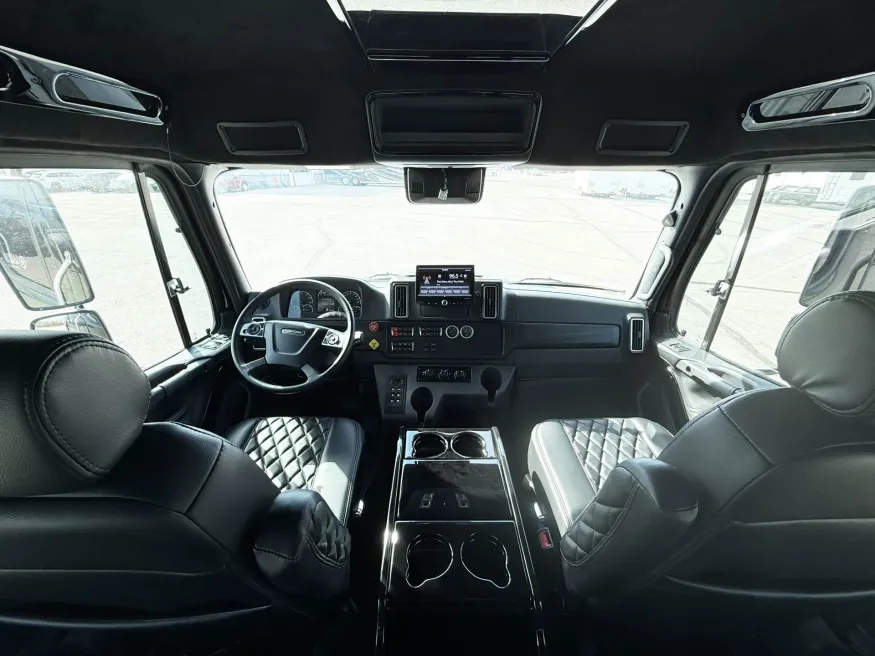 2024 Freightliner M2 112 Laredo | Photo 24 of 29