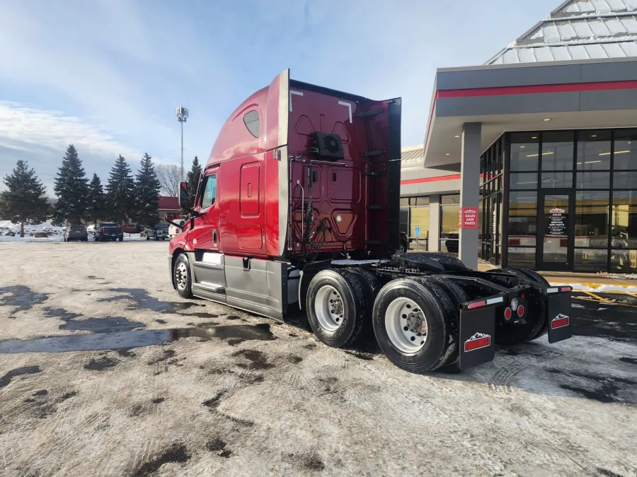 2022 Freightliner Cascadia | Photo 6 of 25