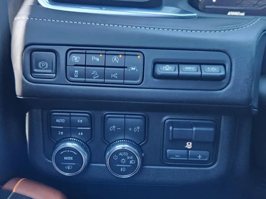 2023 GMC Yukon XL Denali Ultimate | Photo 26 of 27