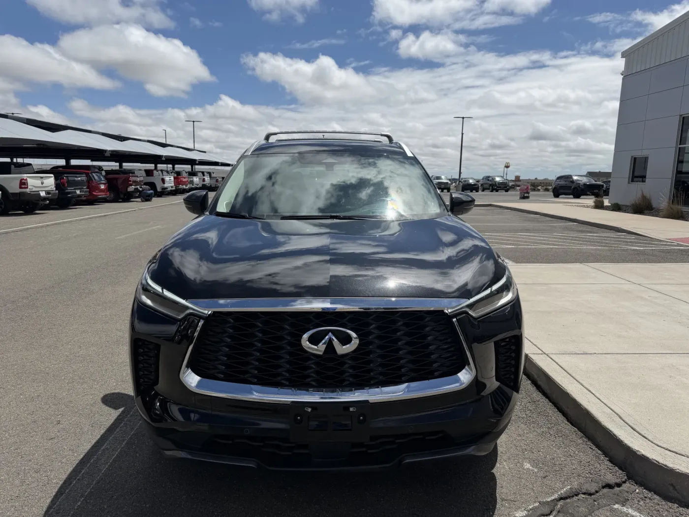 2025 Infiniti QX60 Sensory | Photo 2 of 25