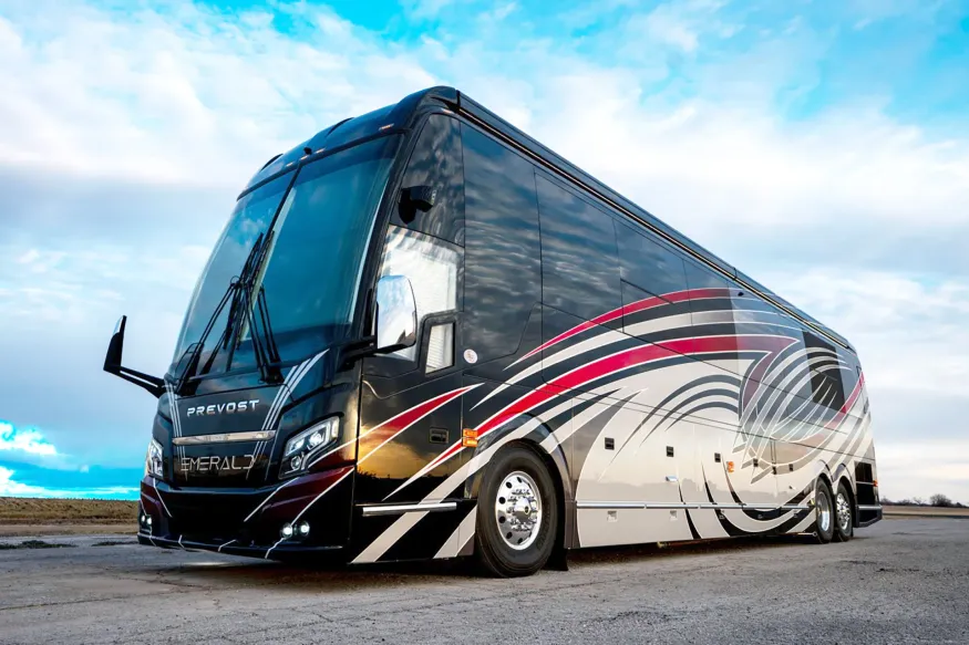 2026 Emerald Luxury Coaches Prevost H3-45 Triple Slide | Photo 18 of 20
