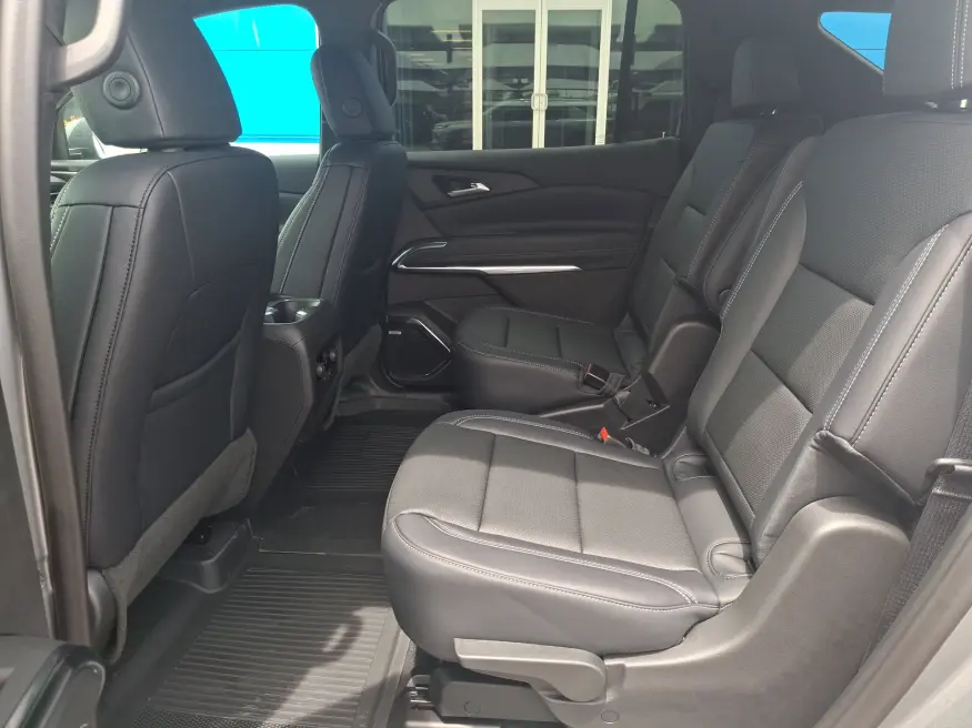 2026 Chevrolet Traverse AWD LT | Photo 11 of 22