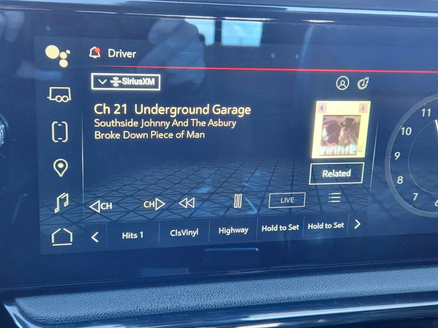 2022 GMC Sierra 1500 AT4 | Photo 11 of 22