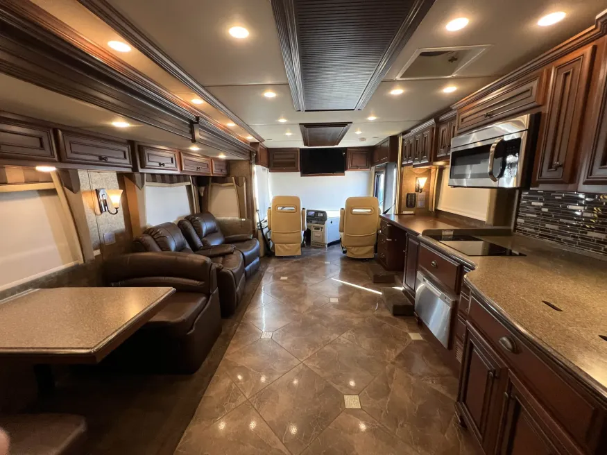 2014 Newmar Dutch Star 3736 | Photo 9 of 22