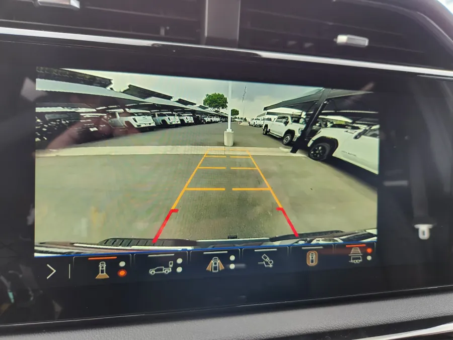 2025 GMC Sierra 2500HD AT4 | Photo 28 of 31