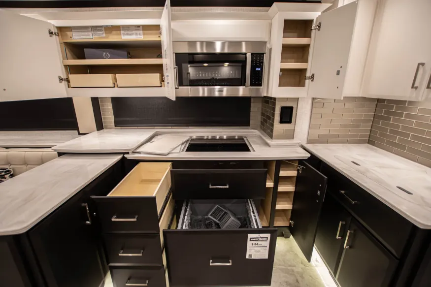 2026 Newmar Essex 4569 | Photo 19 of 34