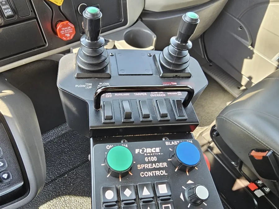 2018 International SR515 | Photo 18 of 28