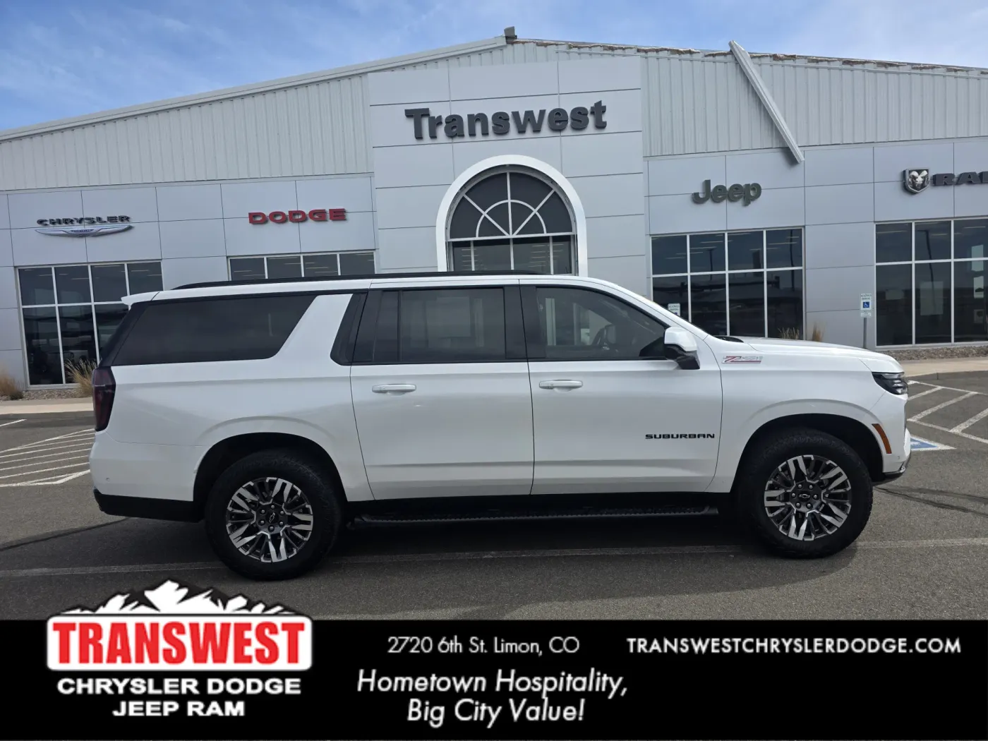 2025 Chevrolet Suburban Z71 | Photo 3 of 32