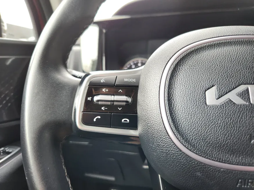 2023 Kia Sorento S | Photo 21 of 28