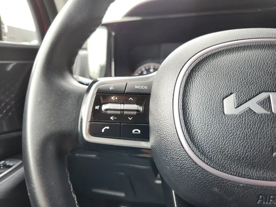 2023 Kia Sorento S | Photo 21 of 28