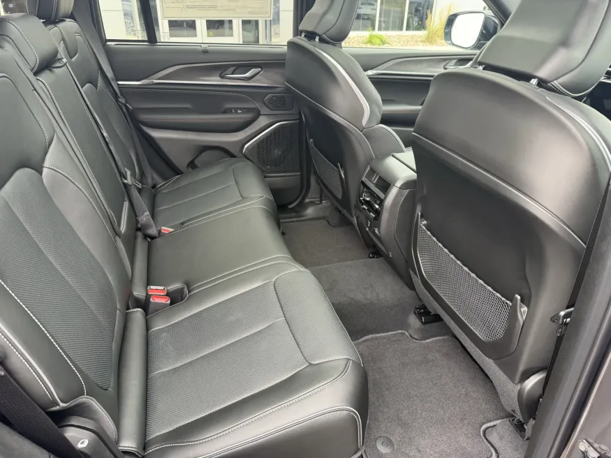 2025 Jeep Grand Cherokee Overland | Photo 8 of 19