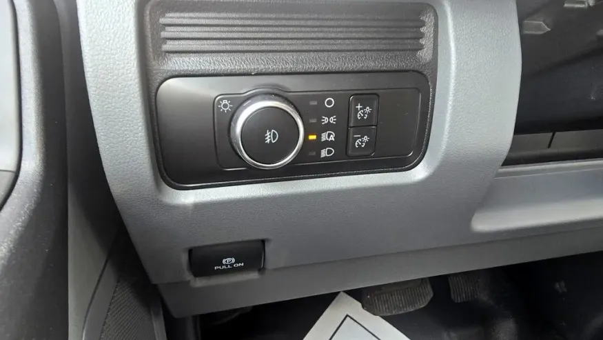 2025 Ford Super Duty F-350 | Photo 12 of 28