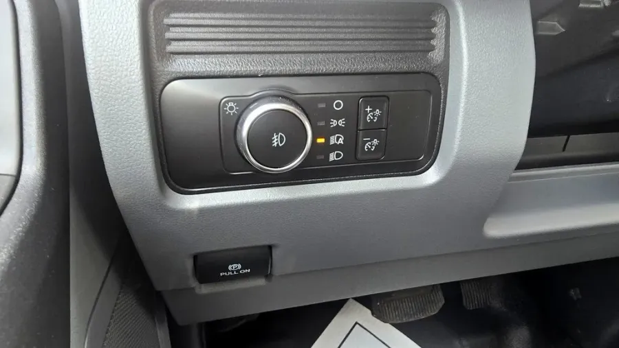 2025 Ford Super Duty F-350 | Photo 12 of 28