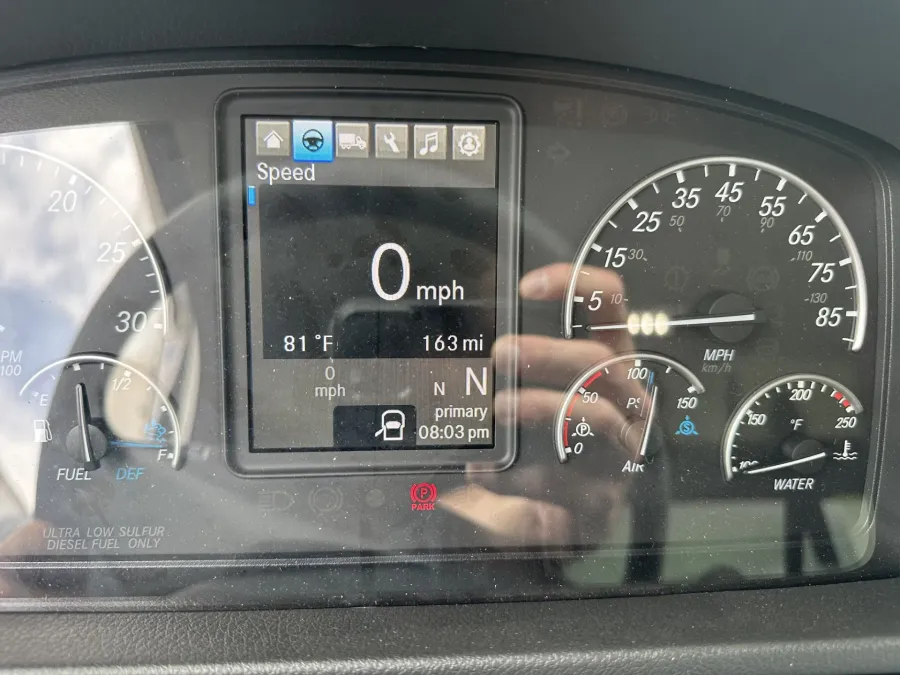 2025 Freightliner M2 106 | Photo 11 of 18