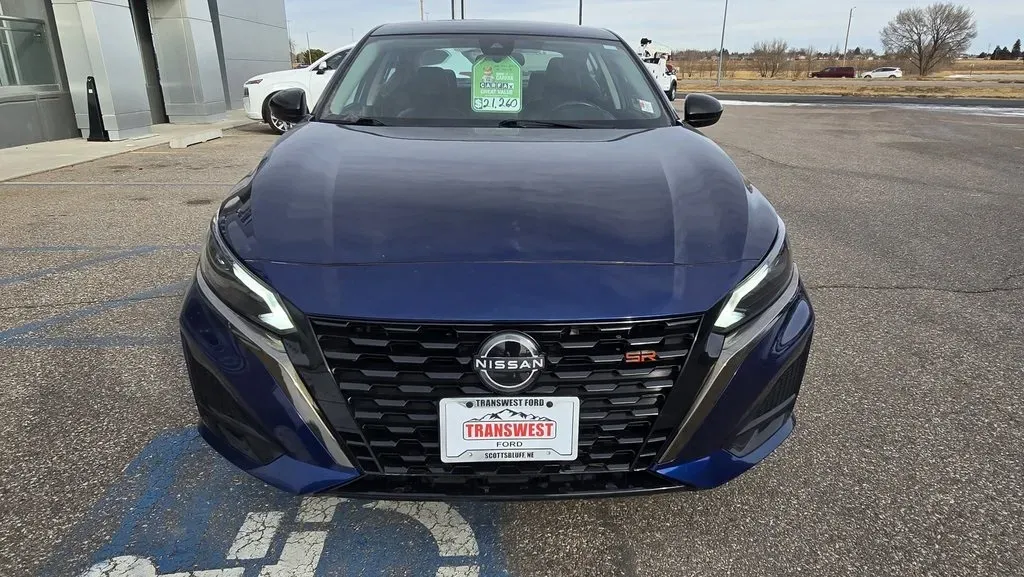 2024 Nissan Altima | Photo 2 of 26