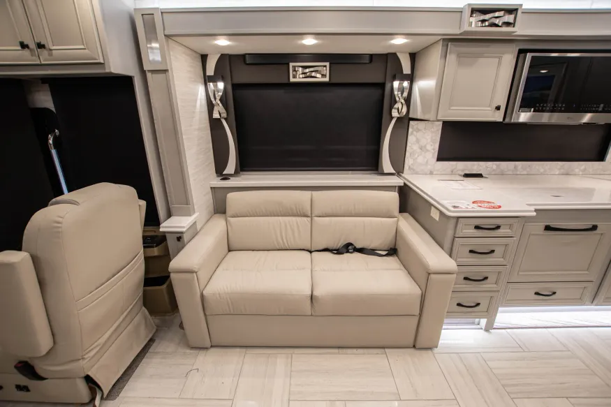 2026 Tiffin Phaeton 37BH | Photo 14 of 25