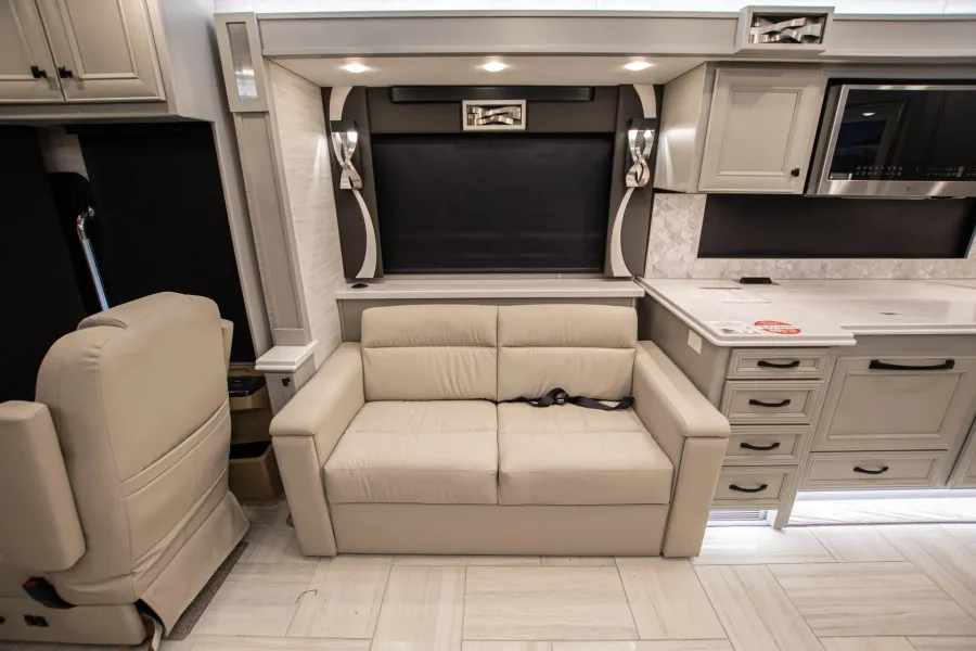 2026 Tiffin Phaeton 37BH | Photo 14 of 25