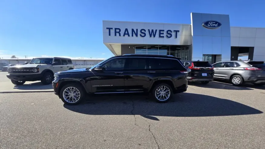 2022 Jeep Grand Cherokee L | Photo 4 of 36