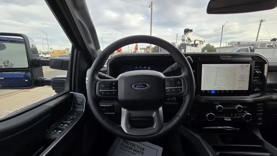 2026 Ford Super Duty F-350 | Photo 19 of 36