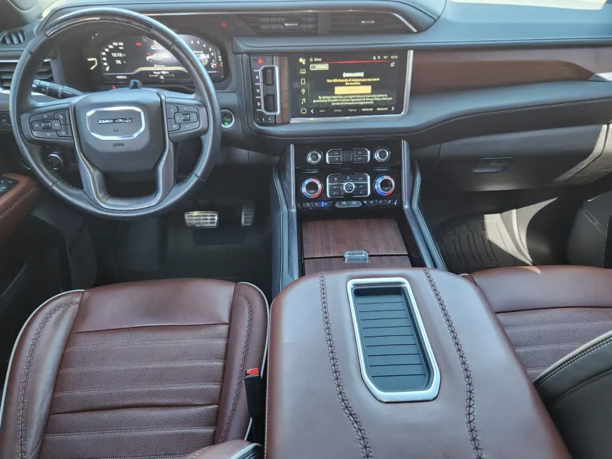 2023 GMC Yukon XL Denali Ultimate | Photo 13 of 27
