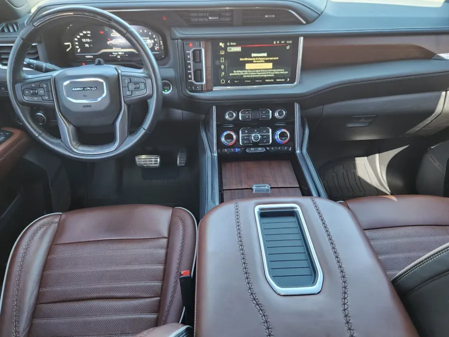 2023 GMC Yukon XL Denali Ultimate | Photo 13 of 27