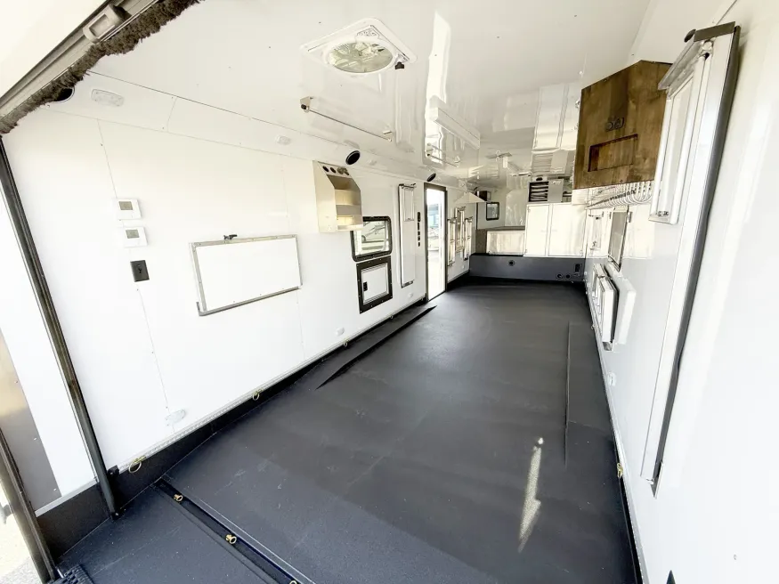 2026 Logan Coach Horse Power Burandt Edition | Photo 7 of 24