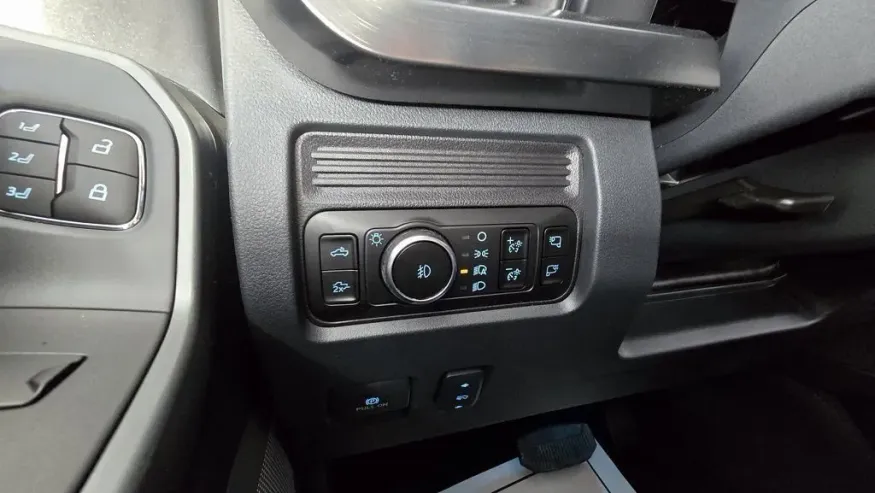 2026 Ford Super Duty F-250 | Photo 19 of 38