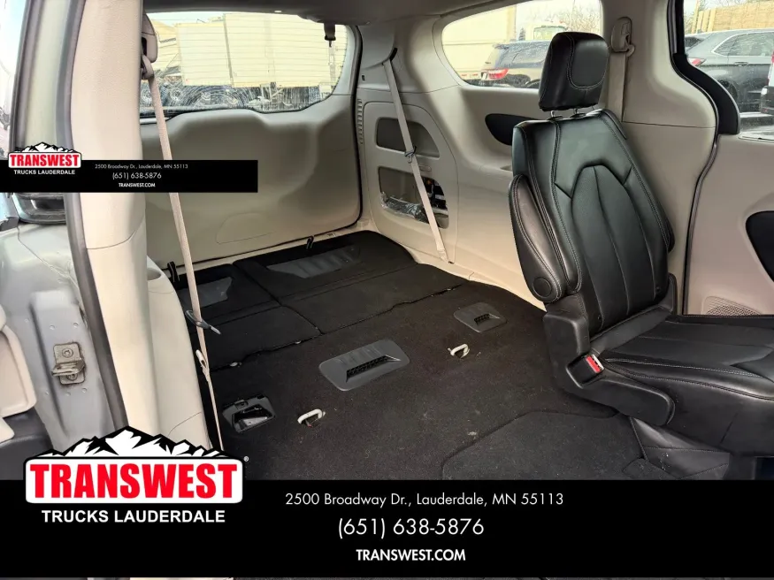 2024 Chrysler Pacifica Touring L | Photo 20 of 24