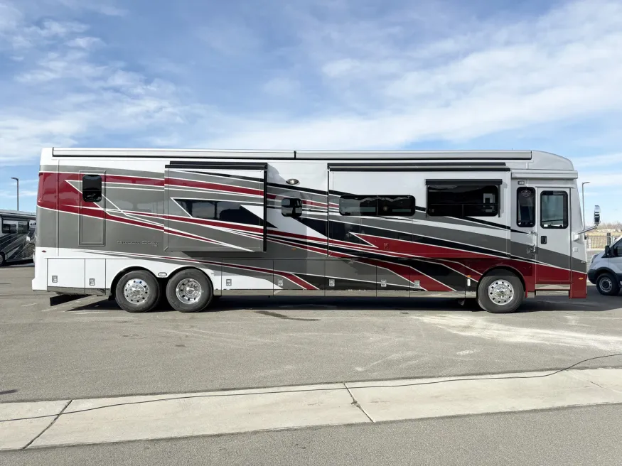 2025 Newmar Dutch Star 4369 | Photo 3 of 33