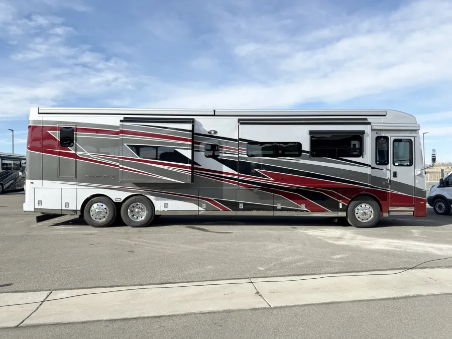 2025 Newmar Dutch Star 4369 | Photo 3 of 33