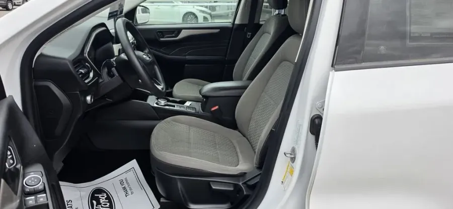 2022 Ford Escape | Photo 13 of 28