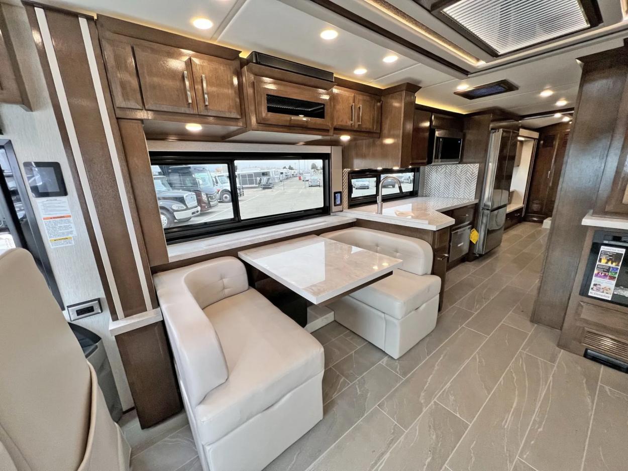 2023 Newmar New Aire 3543 | Photo 5 of 41