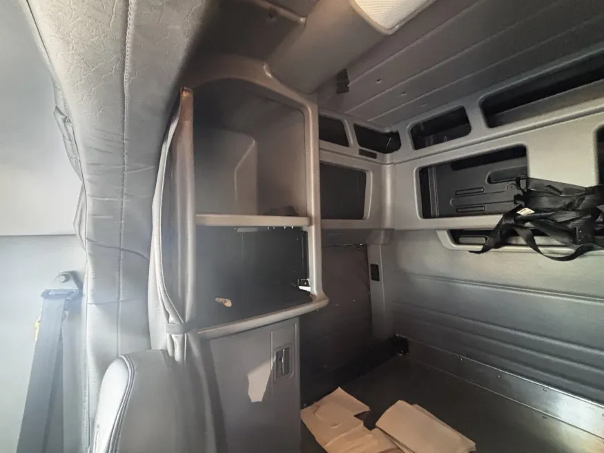 2022 Peterbilt 389 | Photo 17 of 18