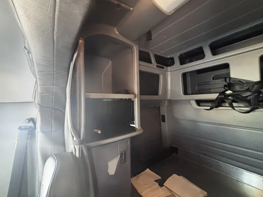 2022 Peterbilt 389 | Photo 17 of 18