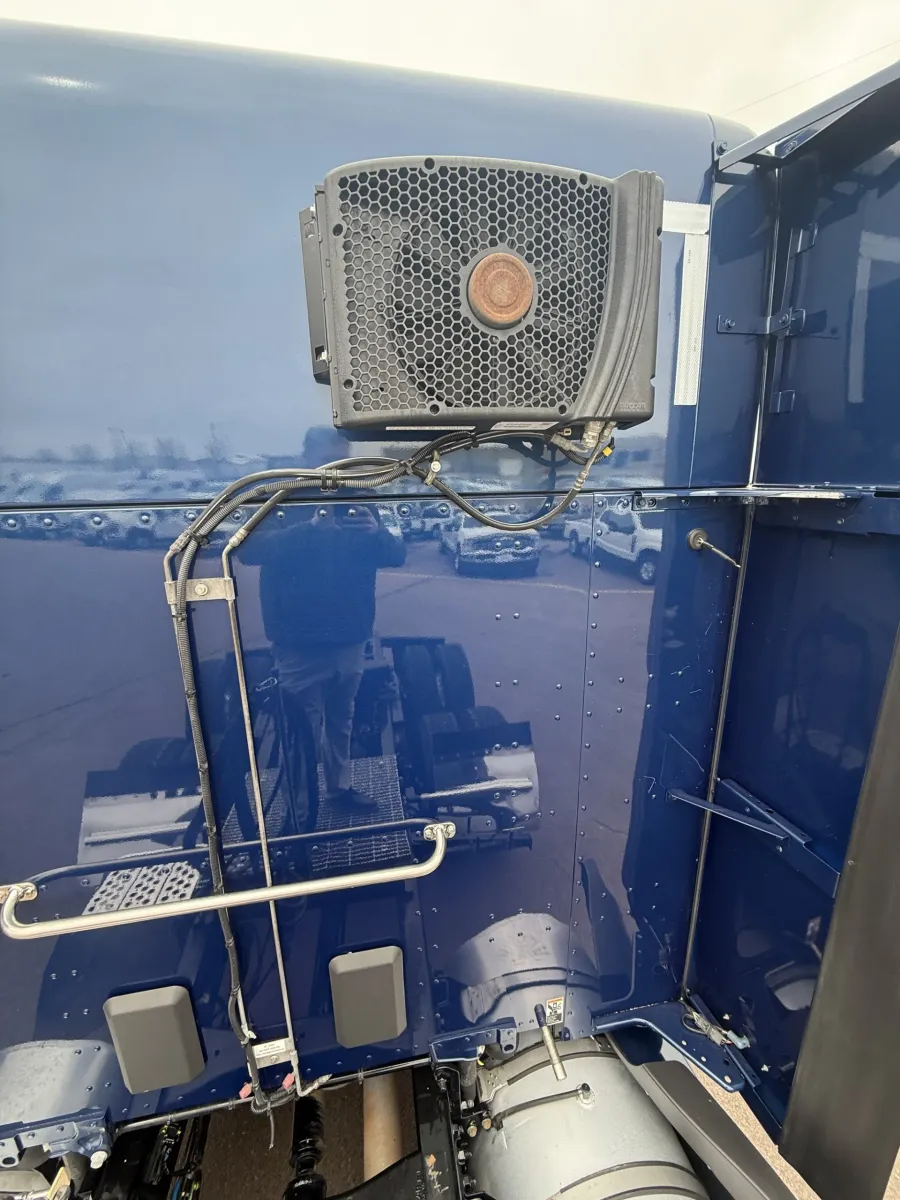 2022 Kenworth T680 | Photo 7 of 16