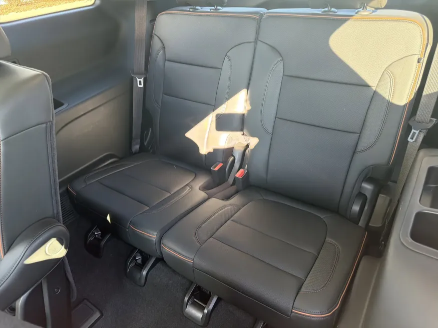 2023 GMC Acadia AT4 | Photo 10 of 24