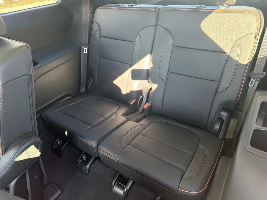 2023 GMC Acadia AT4 | Photo 10 of 24