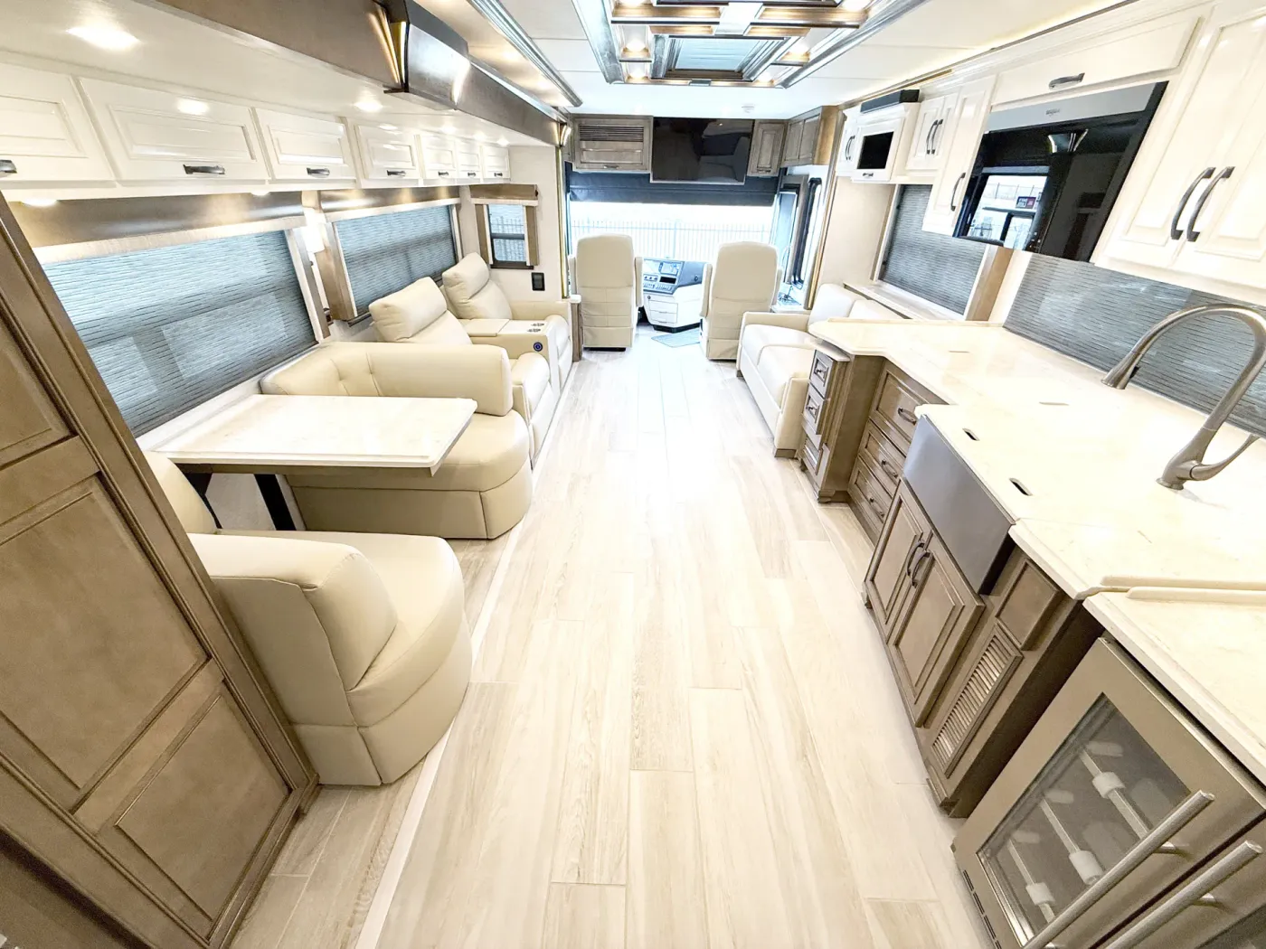 2026 Newmar Dutch Star 4325 | Photo 5 of 32