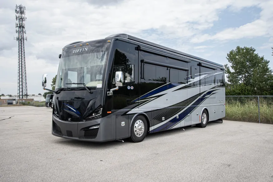 2026 Tiffin Phaeton 37BH | Photo 6 of 25