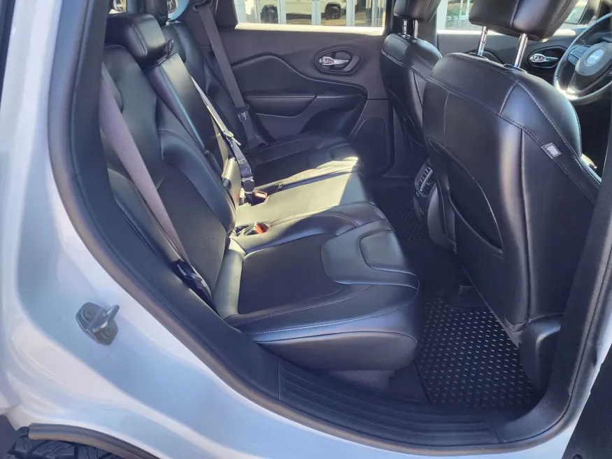 2021 Jeep Cherokee Trailhawk | Photo 14 of 26